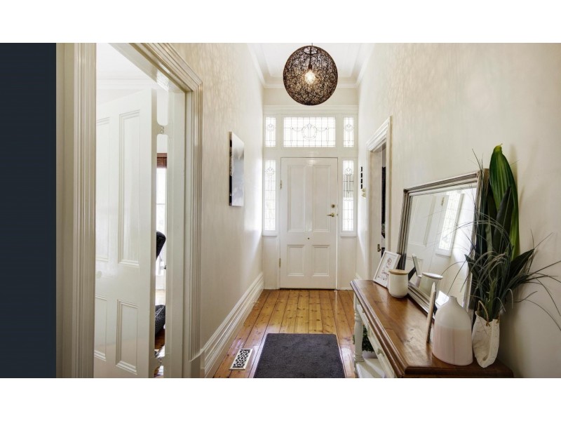 29 Roebuck Street, Newtown VIC 3220