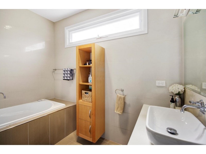 29 Roebuck Street, Newtown VIC 3220