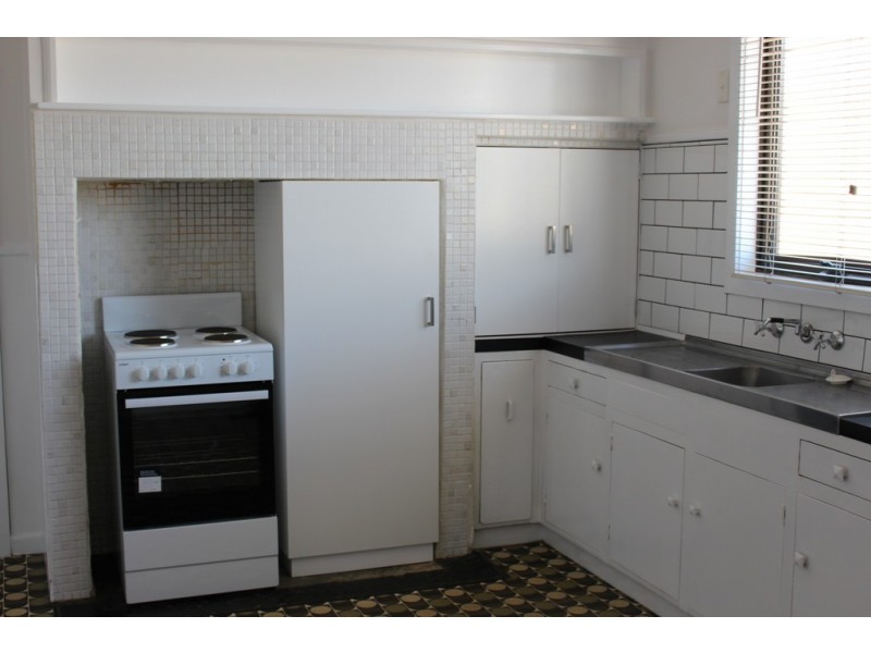 33 Frank Street, Newtown VIC 3220