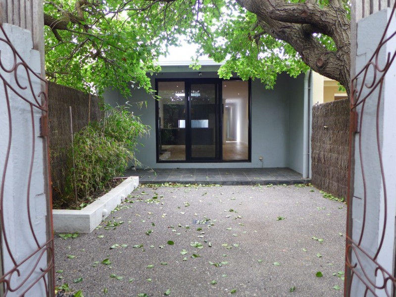 2/21 Stinton Avenue, Newtown VIC 3220