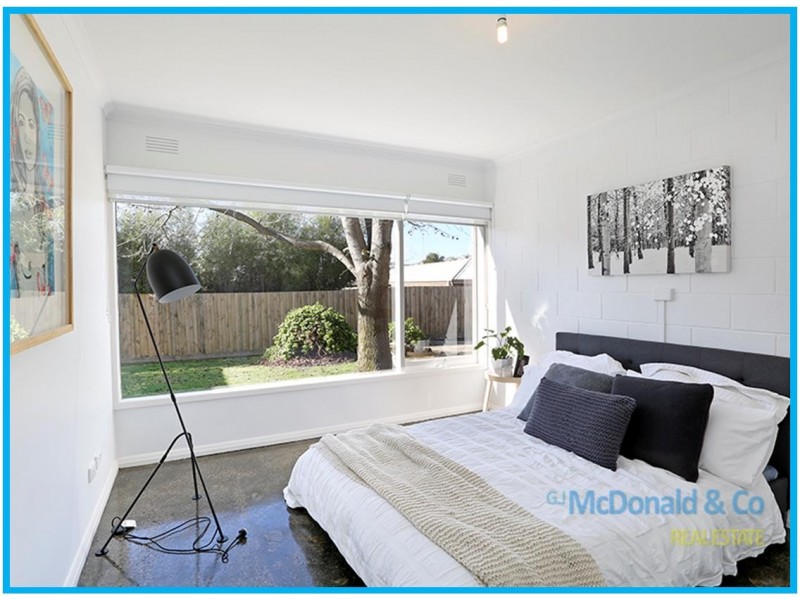 2/13 St Elmo Crescent, Highton VIC 3216