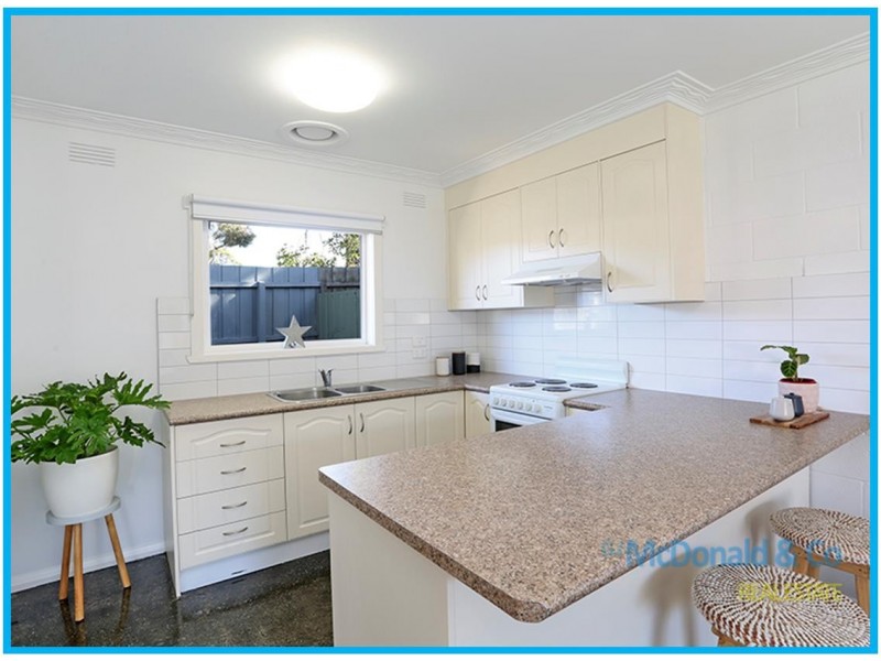 2/13 St Elmo Crescent, Highton VIC 3216