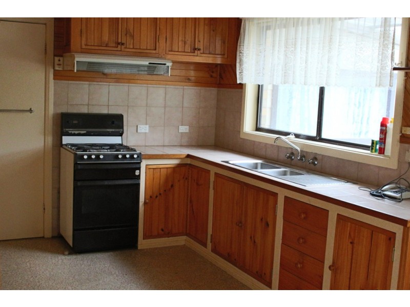 4 Carol Court, Newcomb VIC 3219