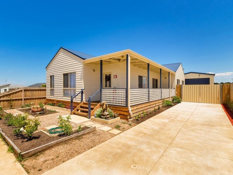 11 Pardolote Crescent, St Leonards VIC 3223