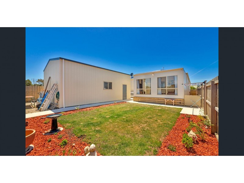 11 Pardolote Crescent, St Leonards VIC 3223