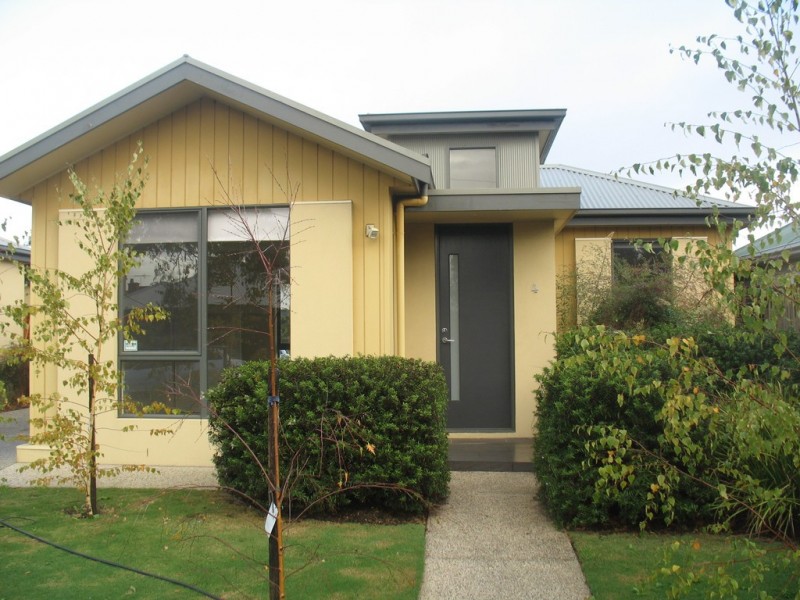 4/3 McNabb Avenue, Geelong West VIC 3218