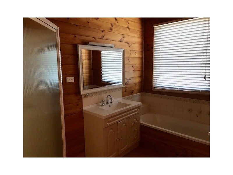 5 Westcott Place, Newtown VIC 3220