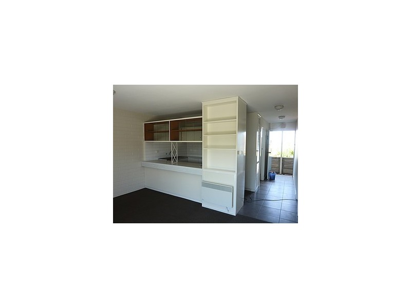 8/3 East Court, Newcomb VIC 3219