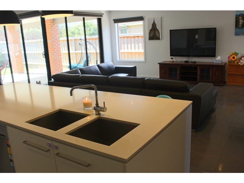 19 Manna Gum Drive, Mount Duneed VIC 3216