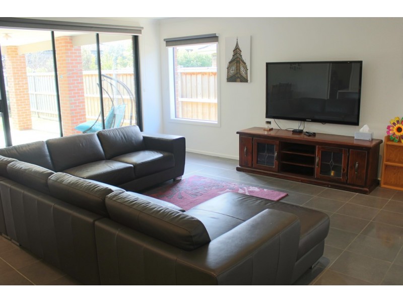 19 Manna Gum Drive, Mount Duneed VIC 3216