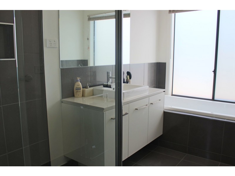 19 Manna Gum Drive, Mount Duneed VIC 3216