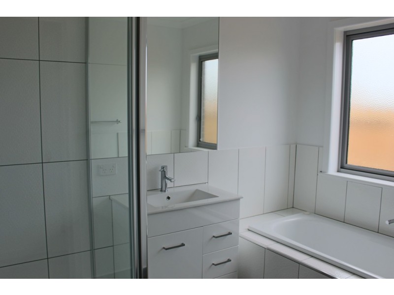 1/14 Church Street, Breakwater VIC 3219