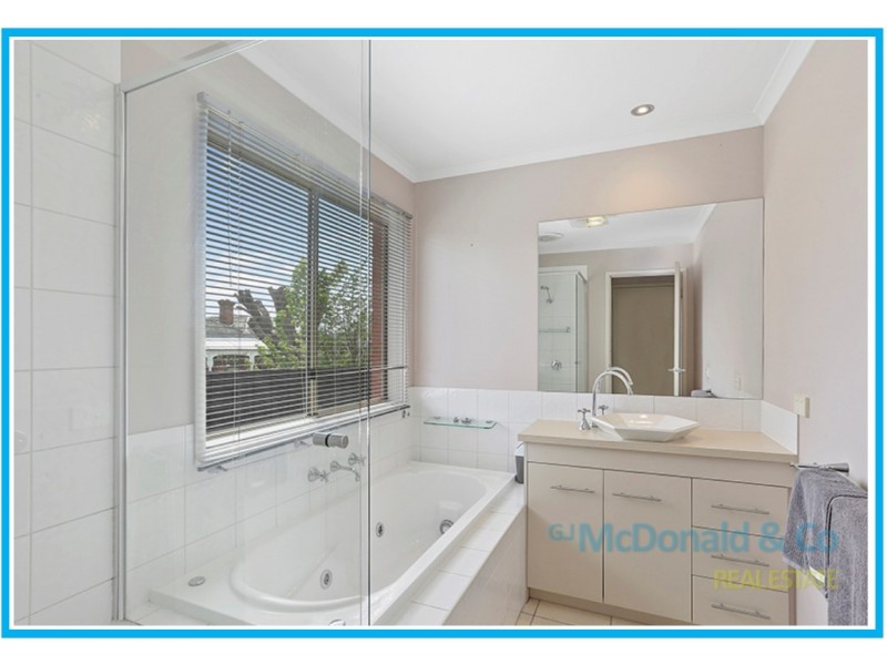 24 The Vineyard, Waurn Ponds VIC 3216