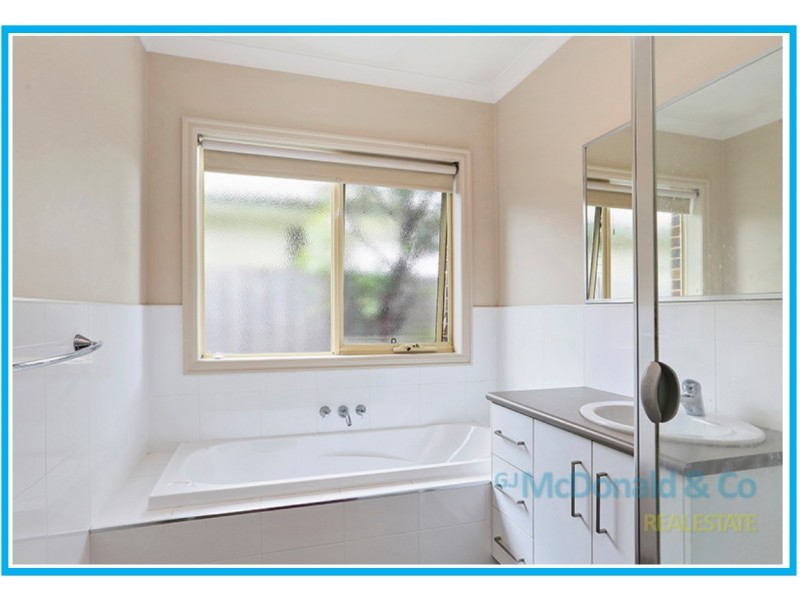 2/8-10 Breadalbane Street, Newcomb VIC 3219