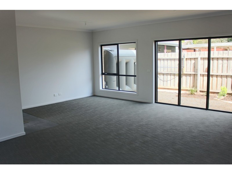 2/103 Ballarat Road, Bell Park VIC 3215
