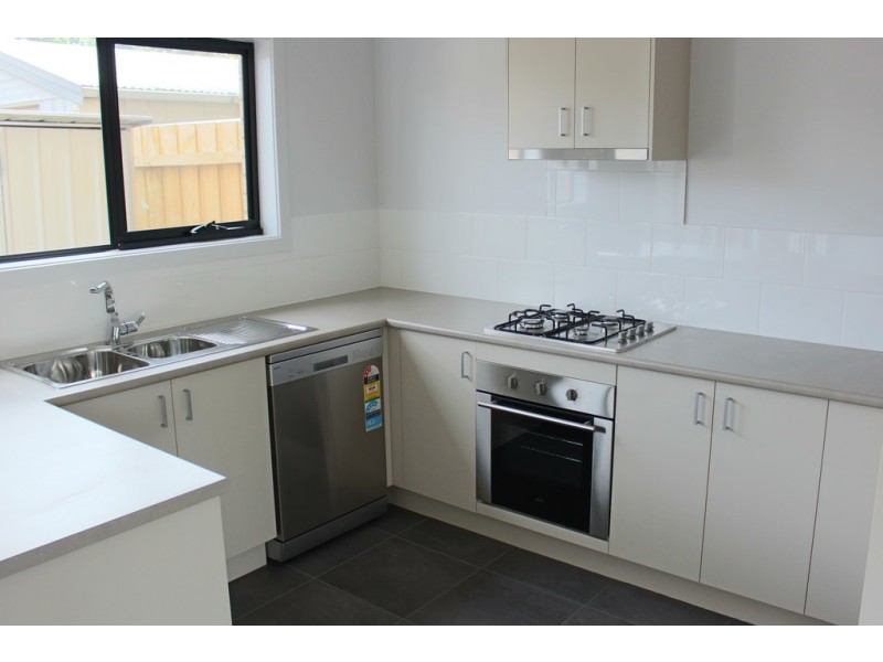 2/103 Ballarat Road, Bell Park VIC 3215