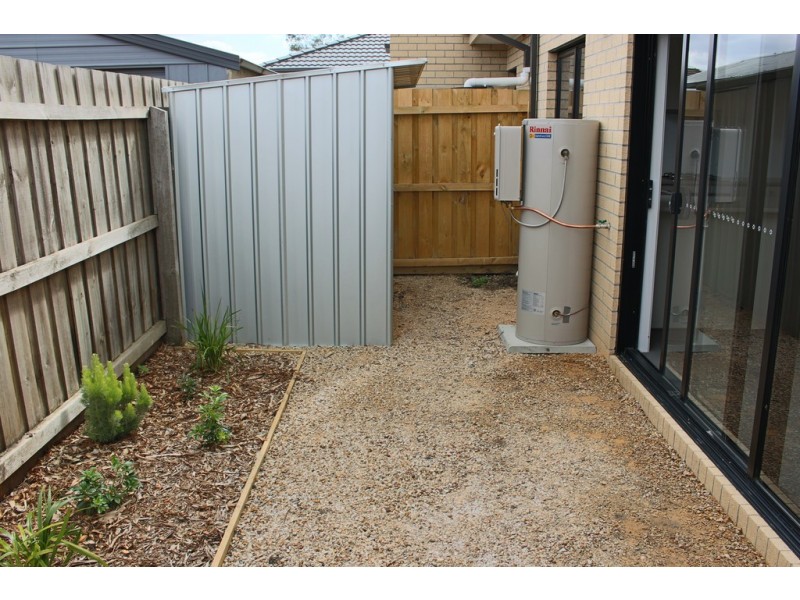 2/103 Ballarat Road, Bell Park VIC 3215