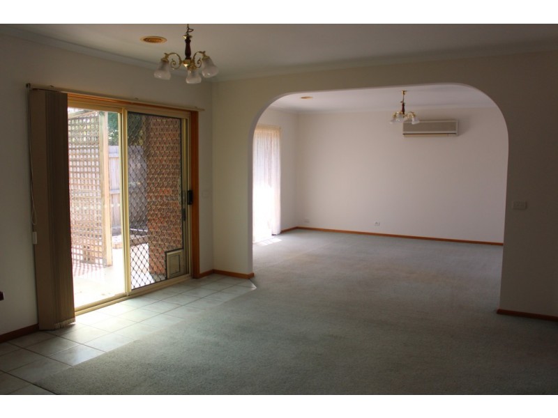 2/90 Roslyn Road, Belmont VIC 3216