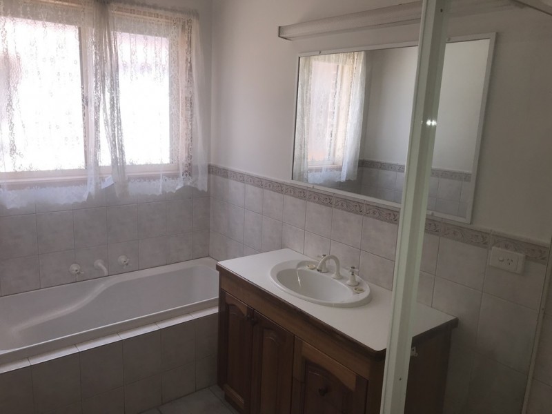 2/90 Roslyn Road, Belmont VIC 3216