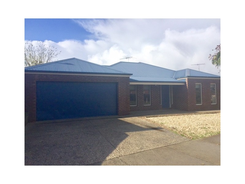 40 Daly Boulevard, Highton VIC 3216