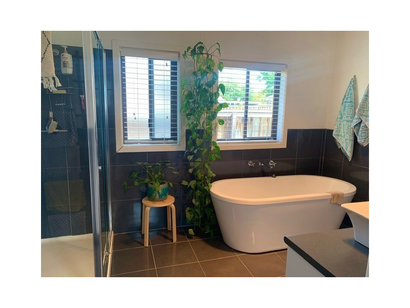 10 Knight Avenue, Herne Hill VIC 3218