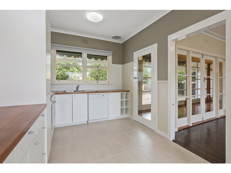 42 Forest Road, Lara VIC 3212