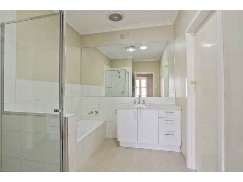 42 Forest Road, Lara VIC 3212