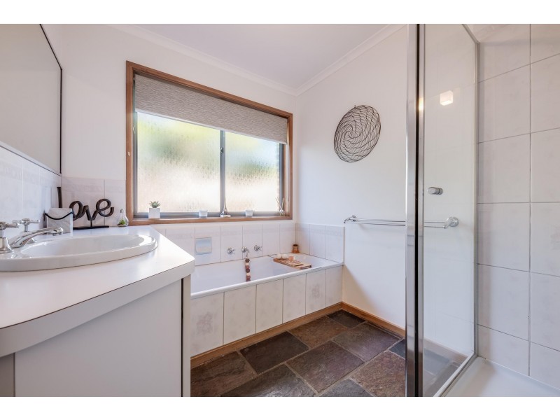 7 Reta Close, Leopold VIC 3224