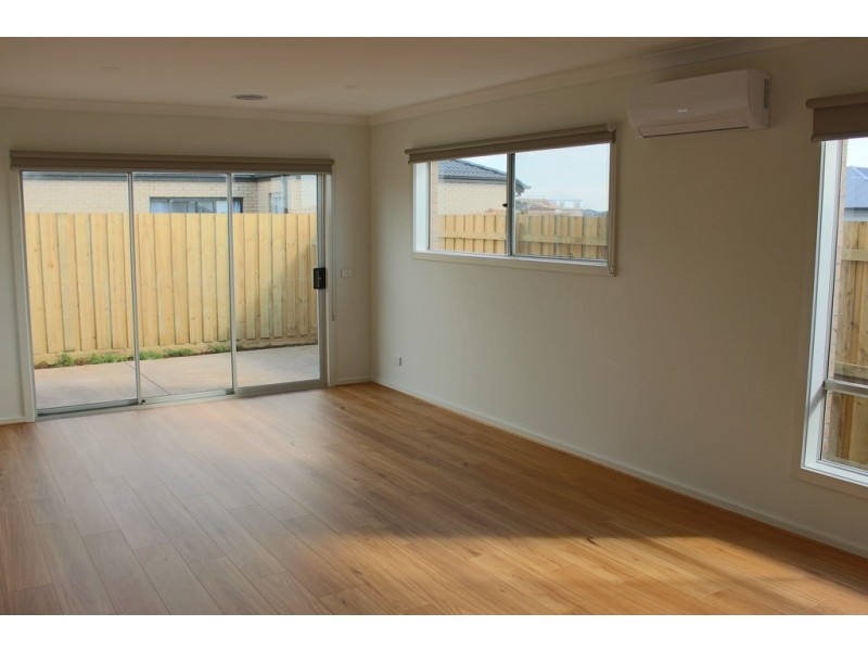 44 Miranda Crescent, St Leonards VIC 3223