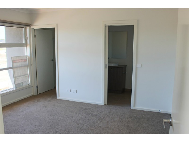 44 Miranda Crescent, St Leonards VIC 3223