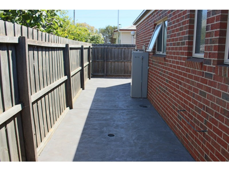 2 Francis Avenue, Newcomb VIC 3219