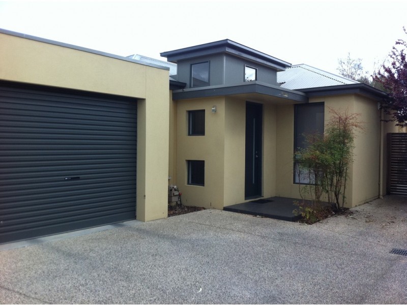 2/3 McNabb Avenue, Geelong West VIC 3218