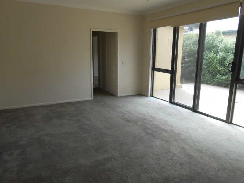 2/3 McNabb Avenue, Geelong West VIC 3218