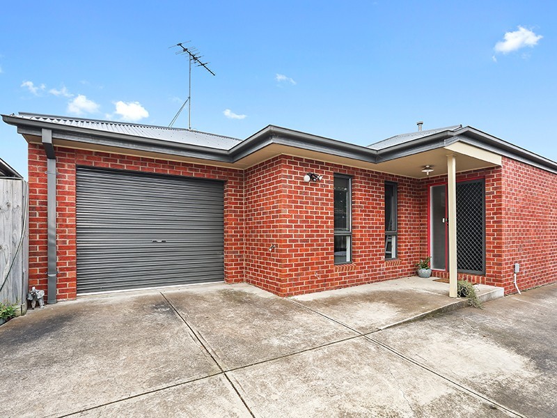 2/33 Mernda Parade, Belmont VIC 3216