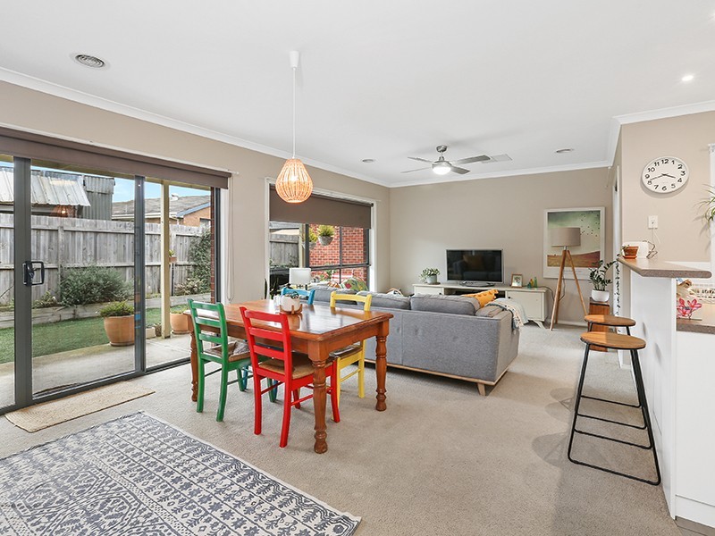 2/33 Mernda Parade, Belmont VIC 3216