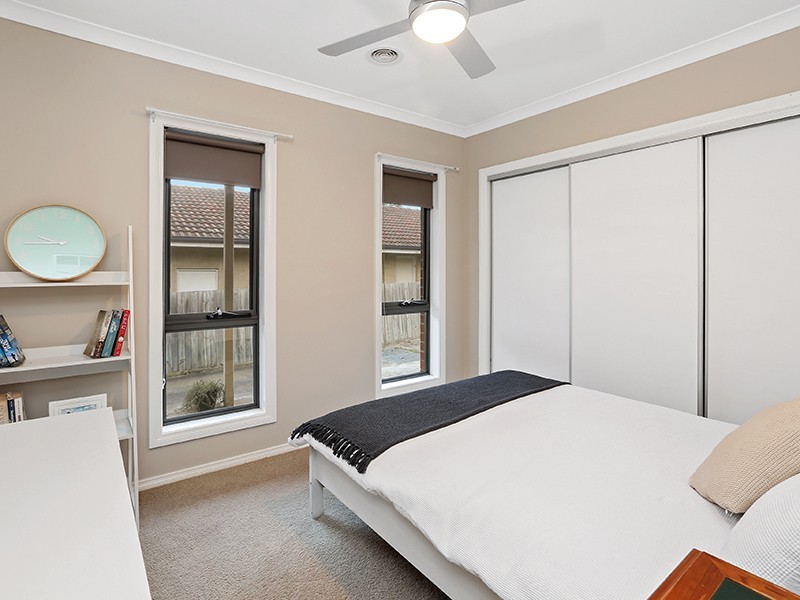 2/33 Mernda Parade, Belmont VIC 3216