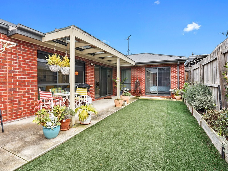 2/33 Mernda Parade, Belmont VIC 3216