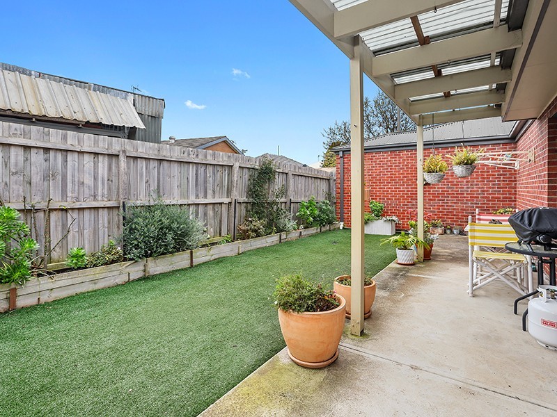 2/33 Mernda Parade, Belmont VIC 3216