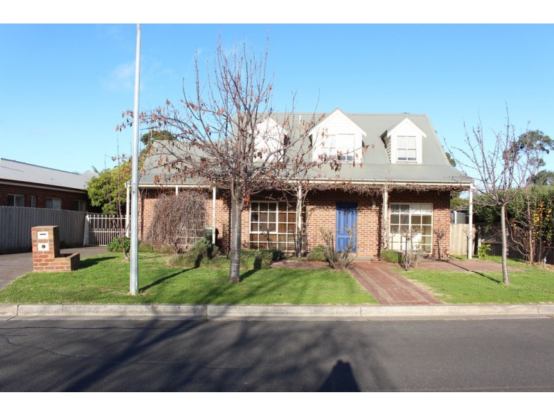 14 Finningley Court, Highton VIC 3216