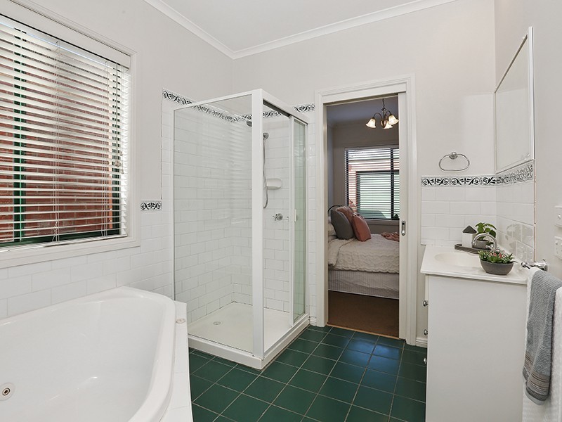 # 2,110 Weller St, Geelong West VIC 3218