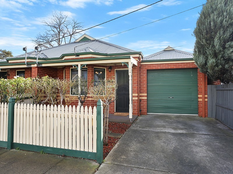 # 2,110 Weller St, Geelong West VIC 3218