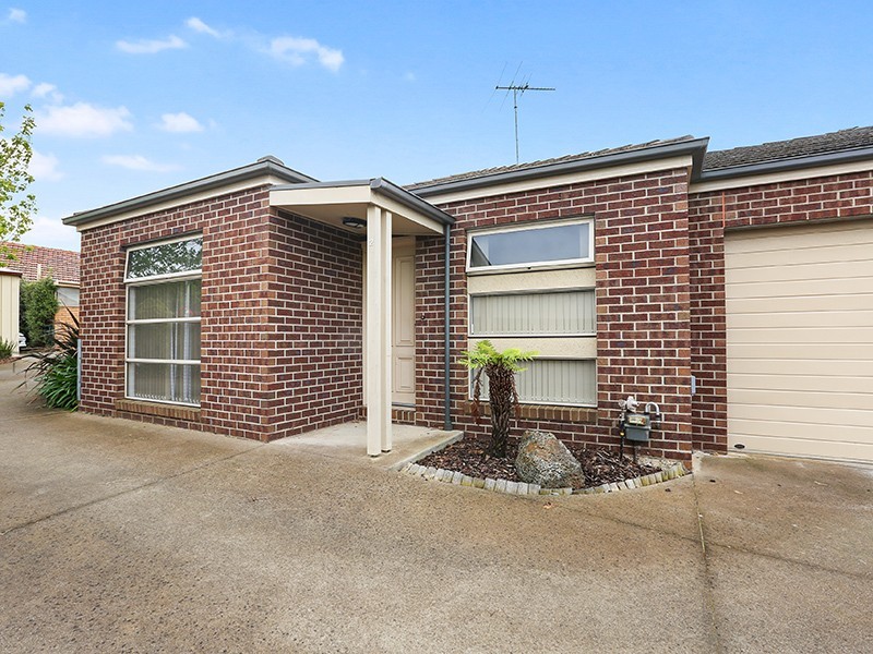 2/54 Torquay Road, Belmont VIC 3216