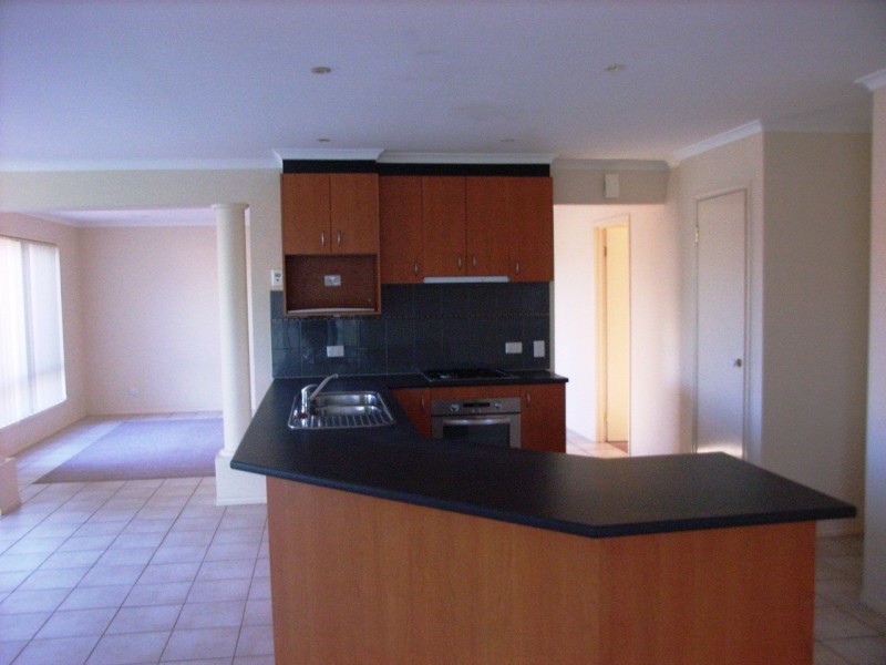 10 Betty Court, Lara VIC 3212