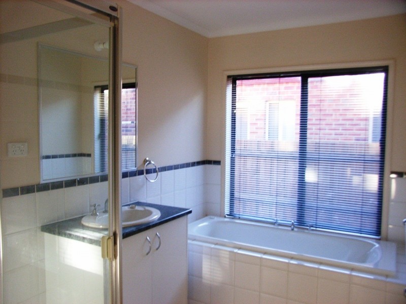 10 Betty Court, Lara VIC 3212