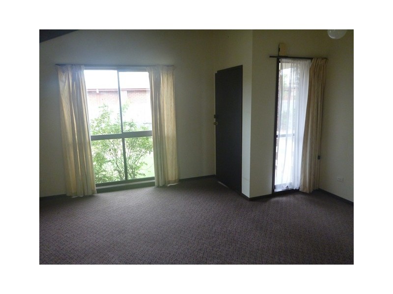 1/49 Oberon Dve, Belmont VIC 3216