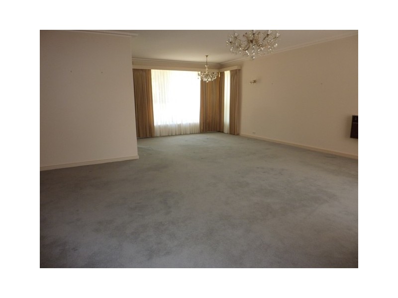 1 Woodley Crt, Highton VIC 3216