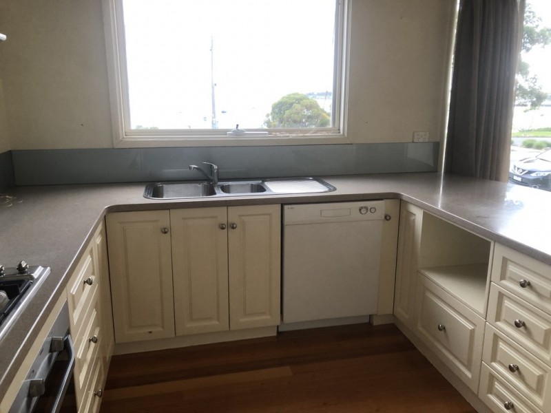 1/17 The Esplanade, Geelong VIC 3220