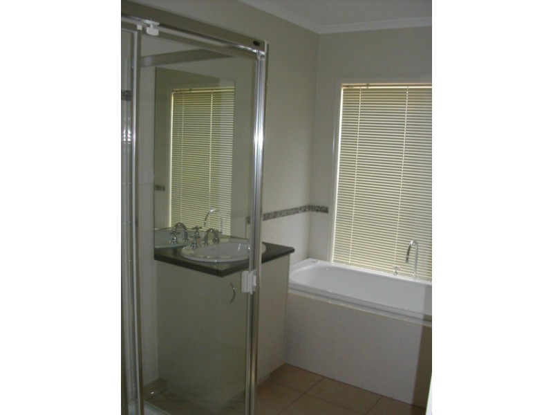 4 Peppertree Rise, Waurn Ponds VIC 3216