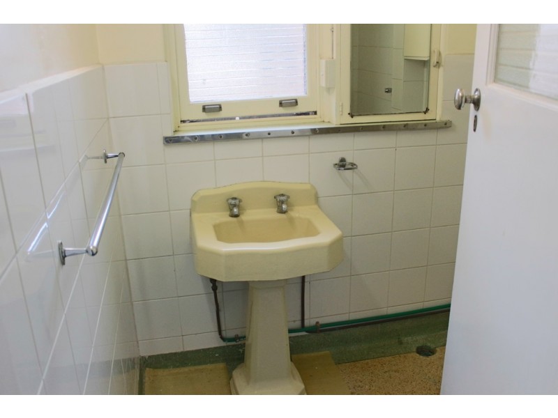 1/70-72 Eastern Beach, Geelong VIC 3220