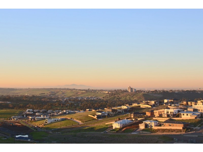 17 Karrakatta Grove, Highton VIC 3216